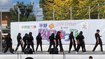 ダンス部～「平野区民祭り」に参加しました。