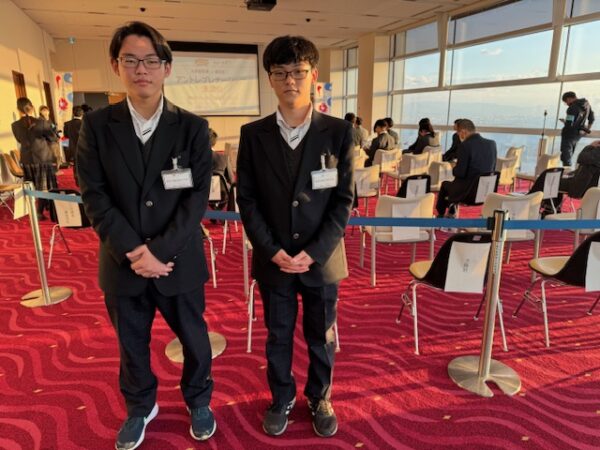 会場