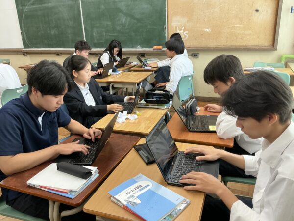 第1回学校モノ国勢調査を実施しました（２年生ビジネス基礎）